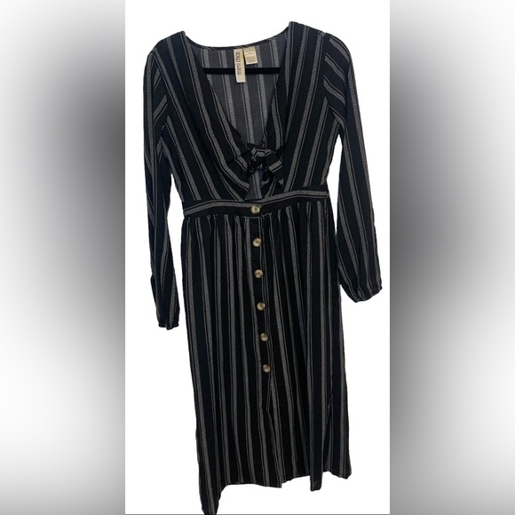 mini chica Dresses & Skirts - Mimi Chica womens dress size small fit flare black striped long sleeve Vneck